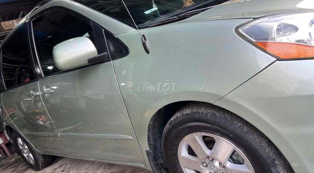Toyota Sienna 2009 - ảnh 3