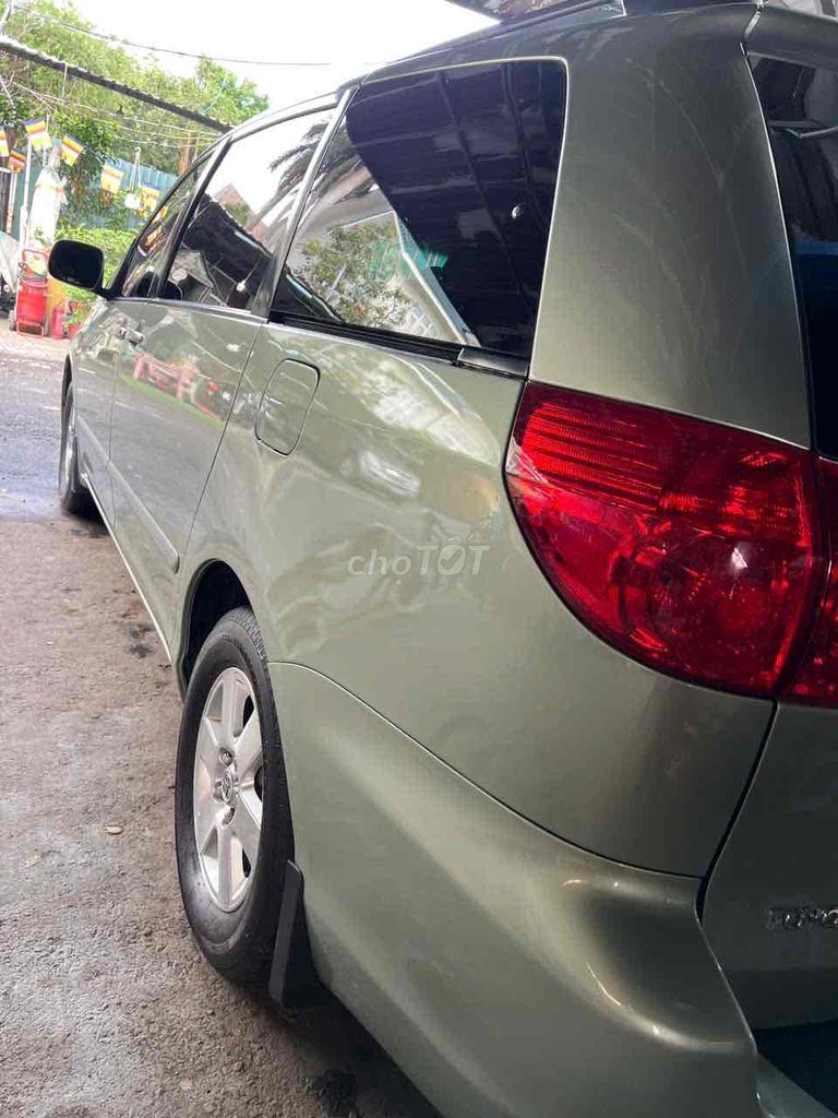 Toyota Sienna 2009 - ảnh 4
