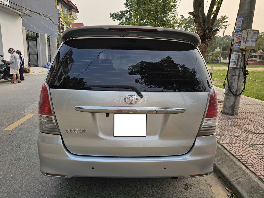 Toyota Innova 2.0G 2011 - ảnh 4