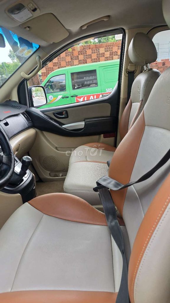 Hyundai Starex - ảnh 1