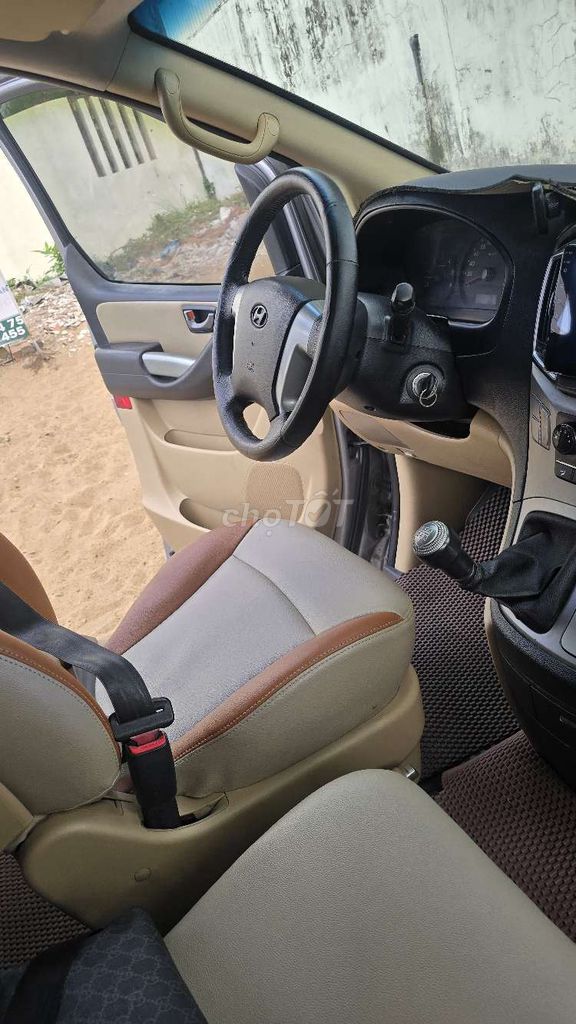 Hyundai Starex - ảnh 2