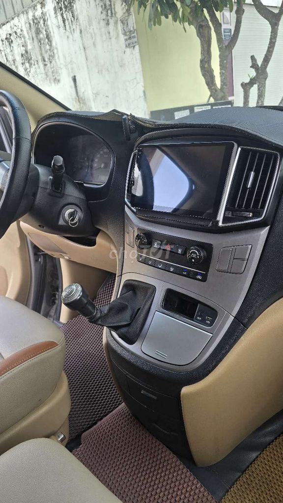 Hyundai Starex - ảnh 5