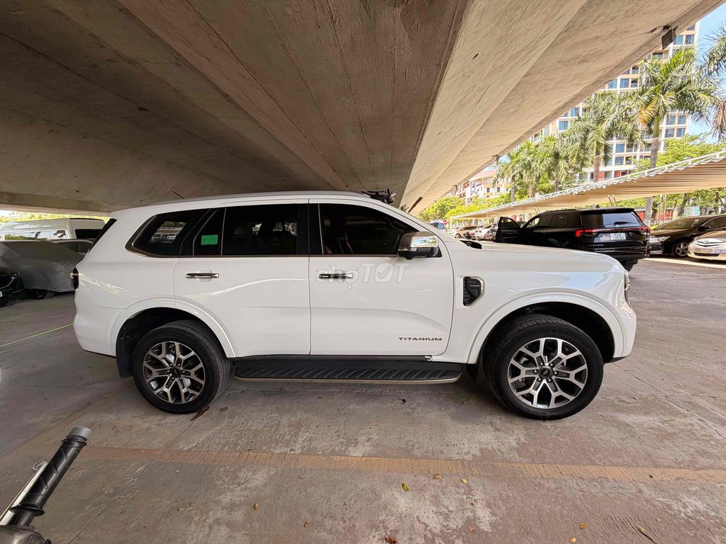 Ford Everest 2023 - ảnh 1