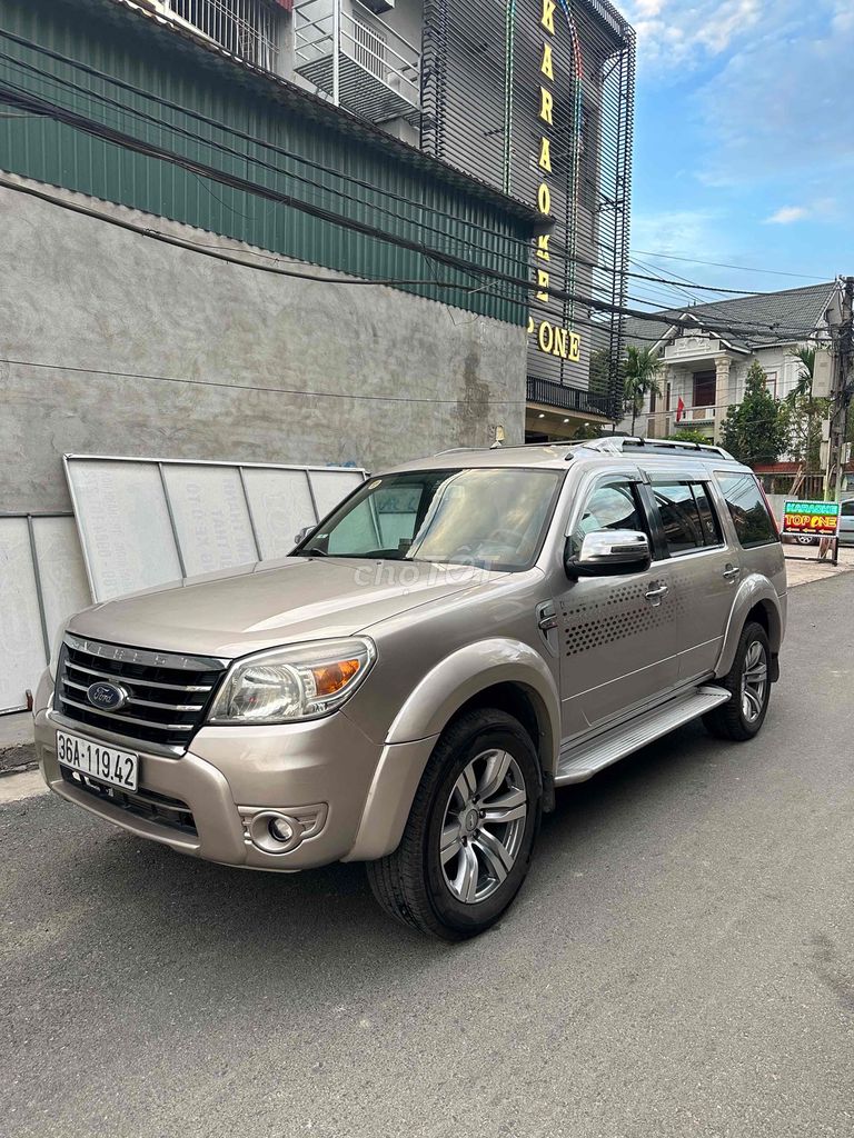 Ford Everest - ảnh 1