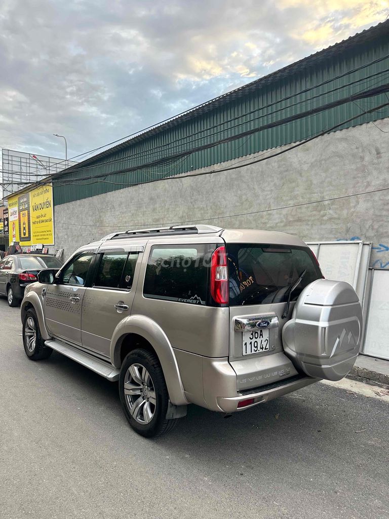 Ford Everest - ảnh 2