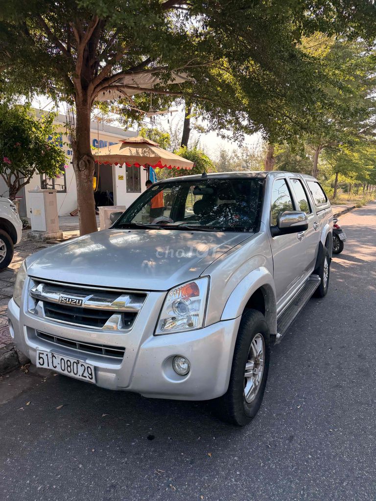 Isuzu 2011 - ảnh 1