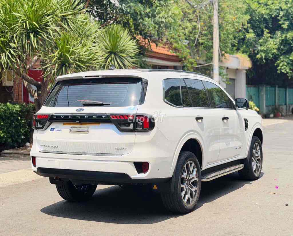 Ford Everest - ảnh 2