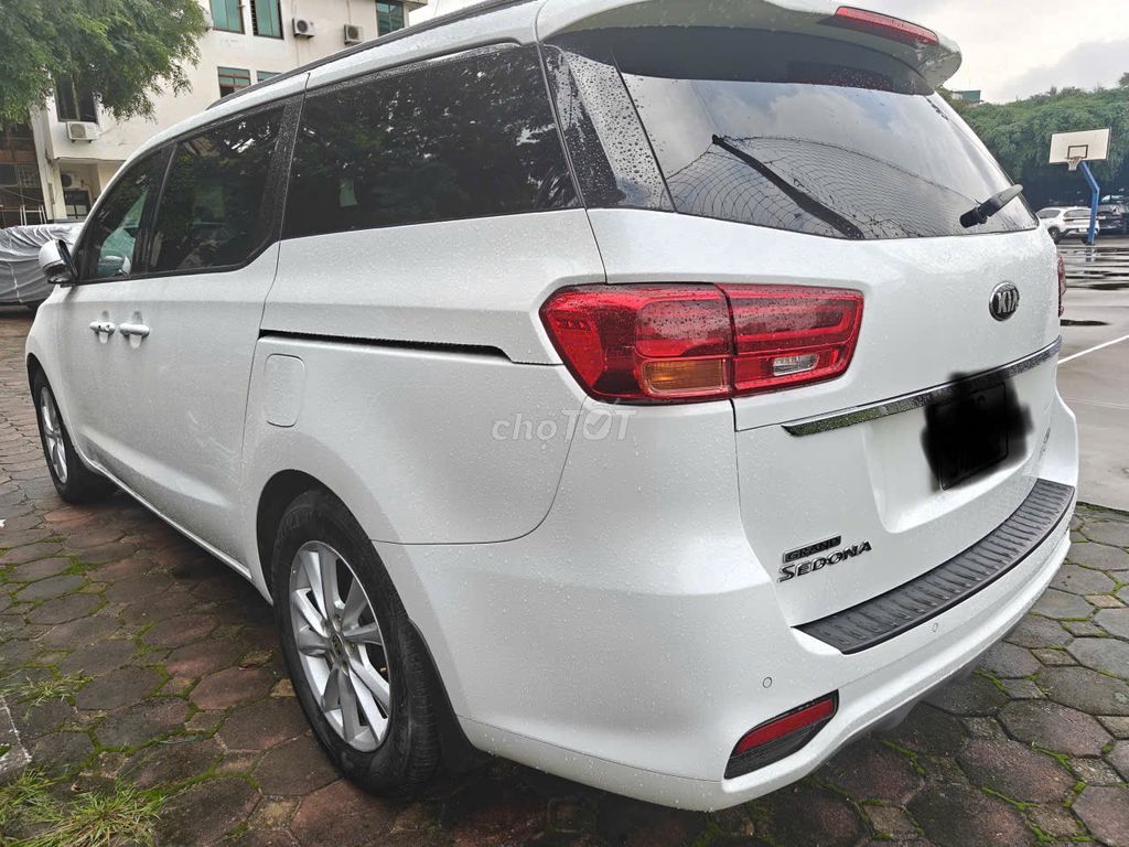 Kia Sedona - ảnh 2