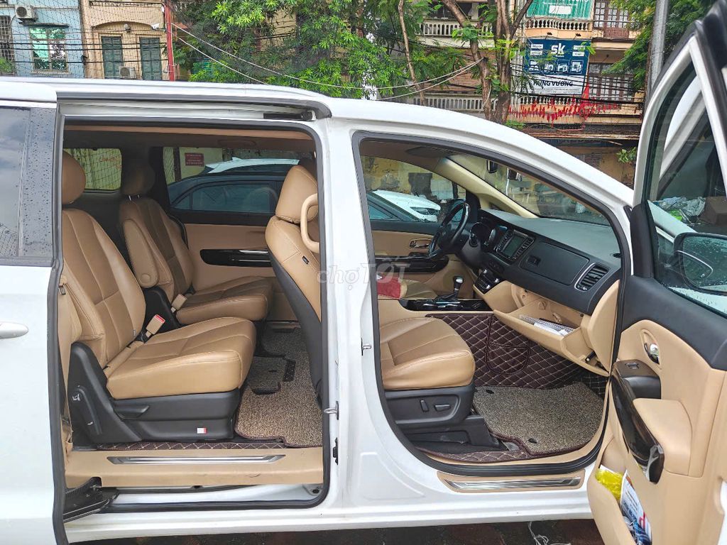 Kia Sedona - ảnh 4