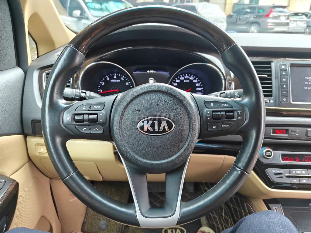 Kia Sedona - ảnh 5