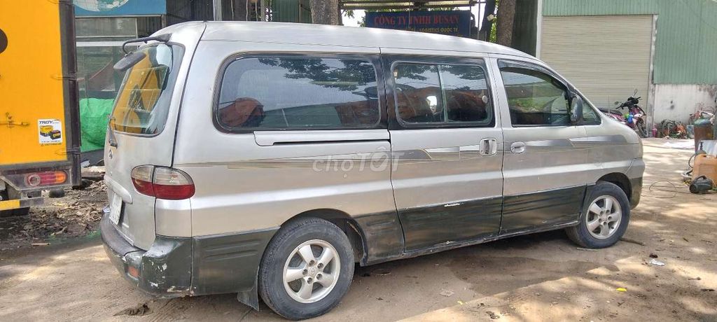 Hyundai Starex 2005 - ảnh 2