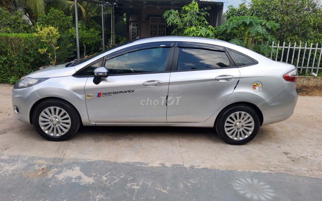 Ford Fiesta 2011 - ảnh 5