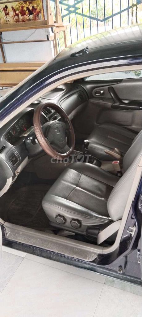 Mazda 323 - ảnh 1