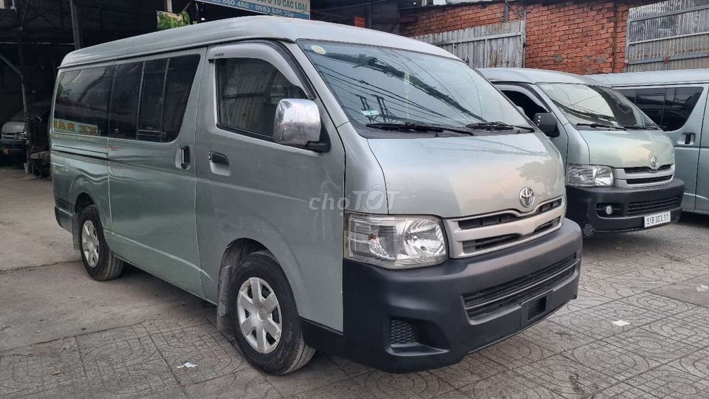 Toyota Hiace 2010 - ảnh 2