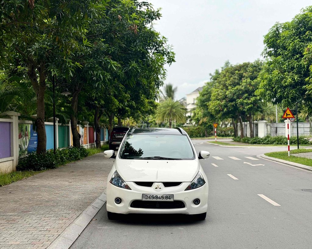 Mitsubishi Grandis 2009 - ảnh 1
