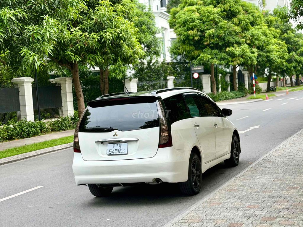 Mitsubishi Grandis 2009 - ảnh 4