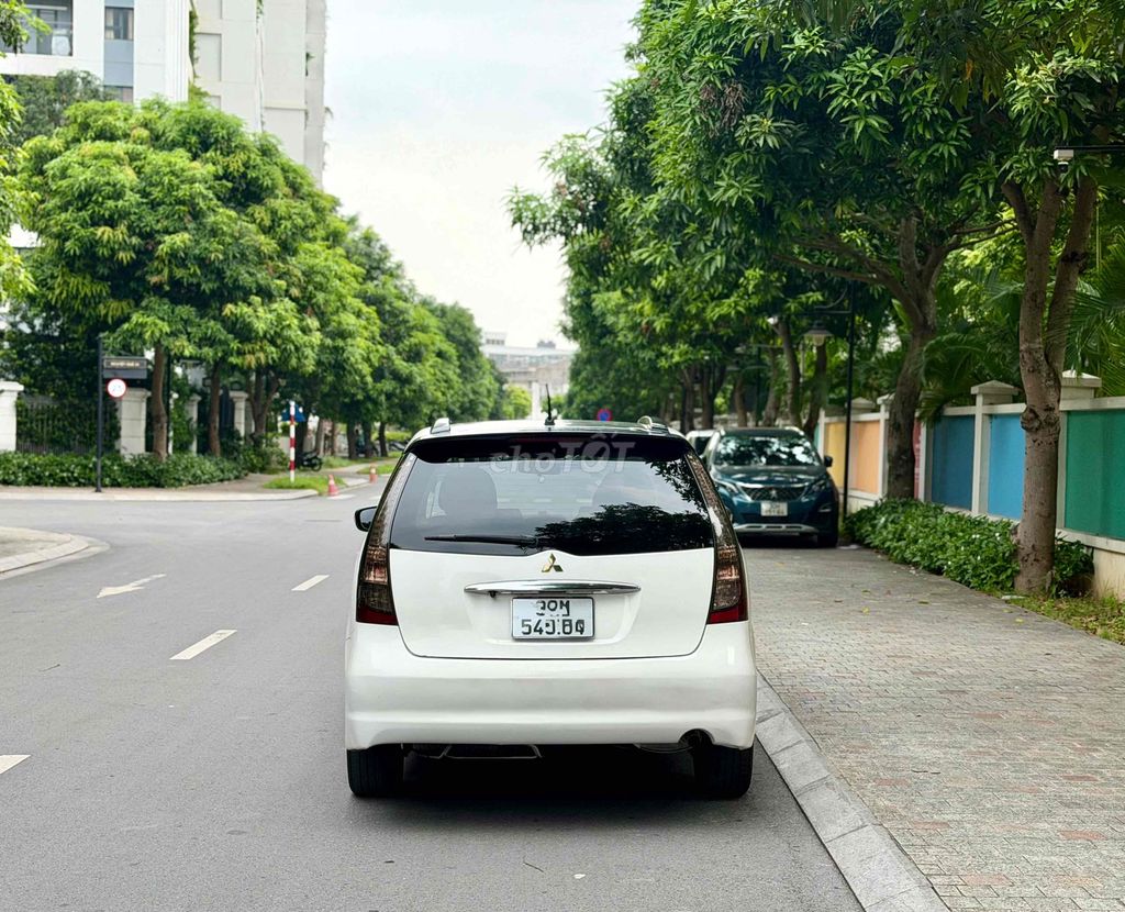 Mitsubishi Grandis 2009 - ảnh 5