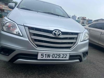 Toyota Innova 2.0E - ảnh 1