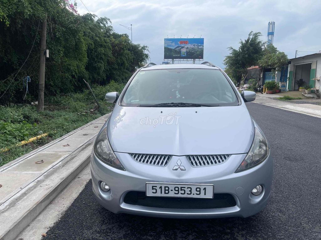 Mitsubishi Grandis 2005 - ảnh 2