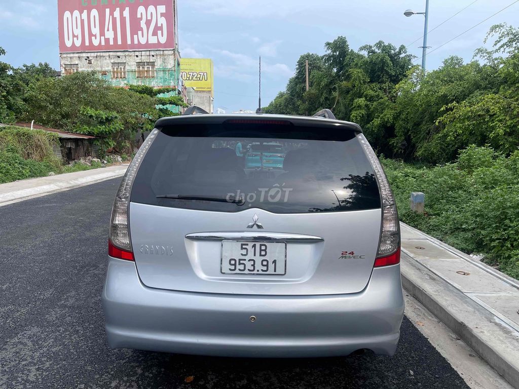 Mitsubishi Grandis 2005 - ảnh 3
