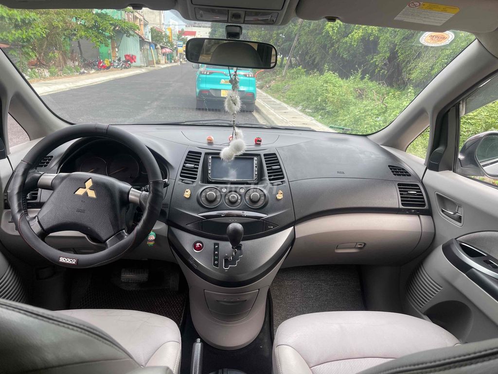 Mitsubishi Grandis 2005 - ảnh 4