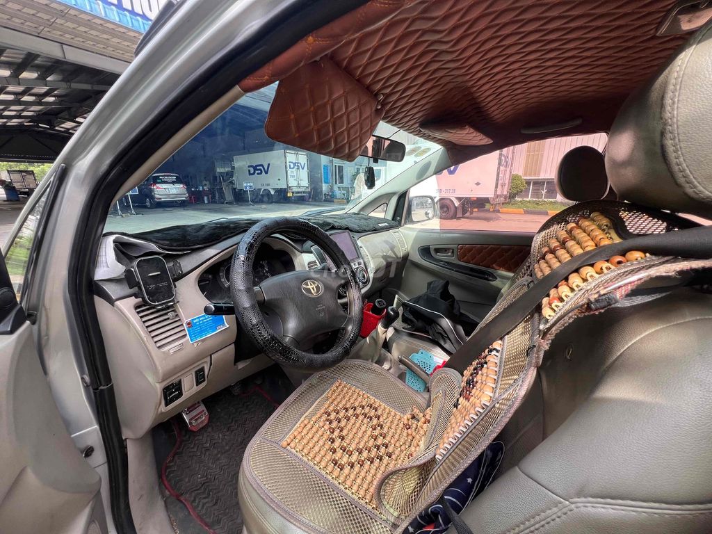 Toyota Innova 2010 - ảnh 5