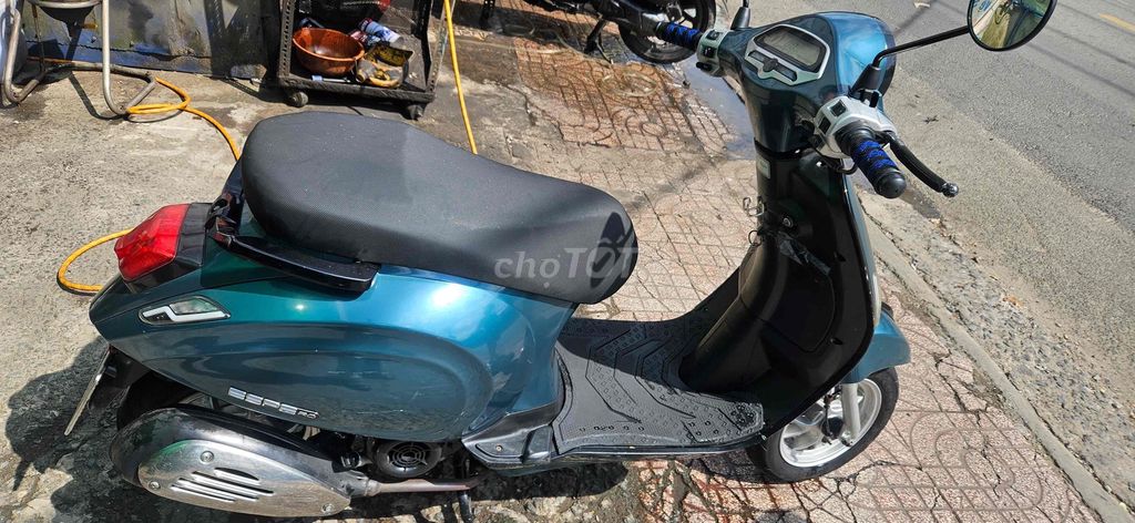 Vespa 2023 - ảnh 1