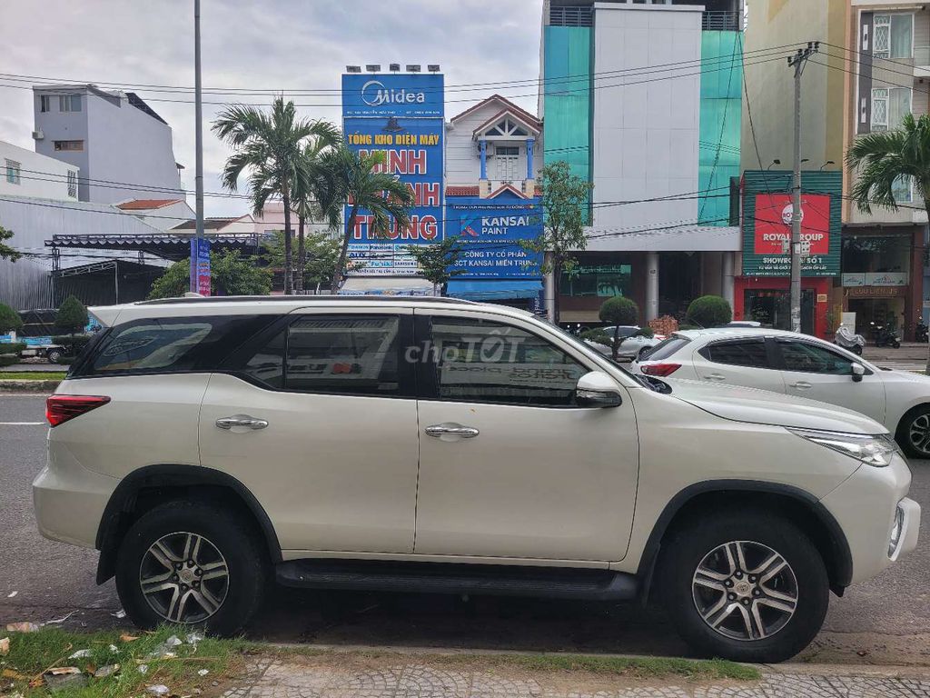 Toyota Fortuner - ảnh 3