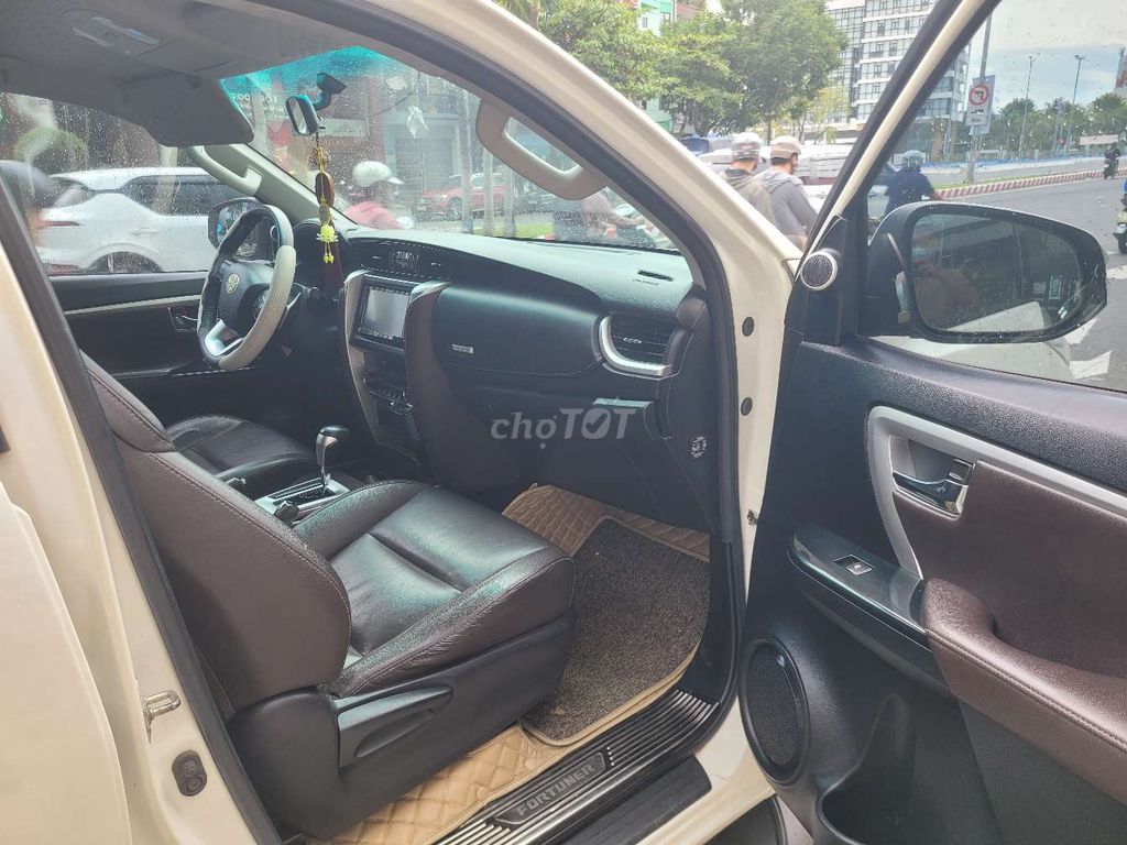 Toyota Fortuner - ảnh 4