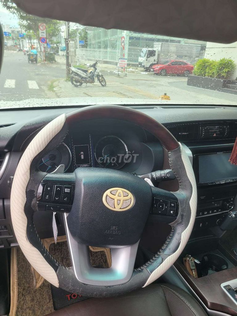 Toyota Fortuner - ảnh 5