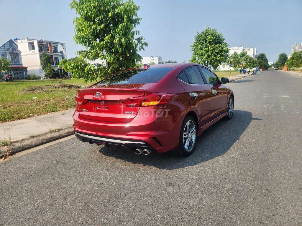 Hyundai Elantra 2018 - ảnh 1