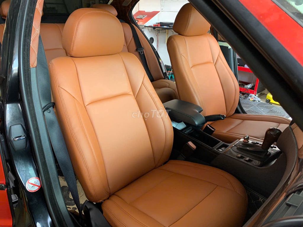 BMW 3 Series - ảnh 1