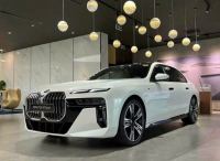 BMW 7 Series 735i M Sport 2026 - ảnh 1