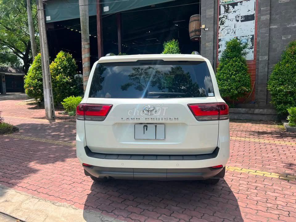 Toyota Land Cruiser LC300 2021 - ảnh 2