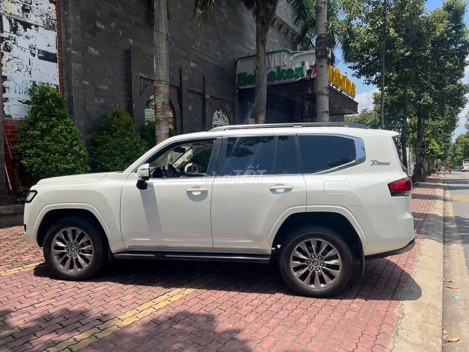 Toyota Land Cruiser LC300 2021 - ảnh 4