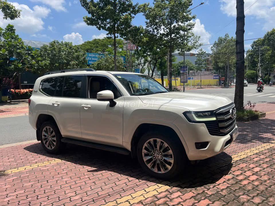 Toyota Land Cruiser LC300 2021 - ảnh 5