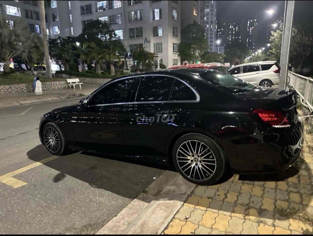 Mercedes-Benz 2021 - ảnh 1