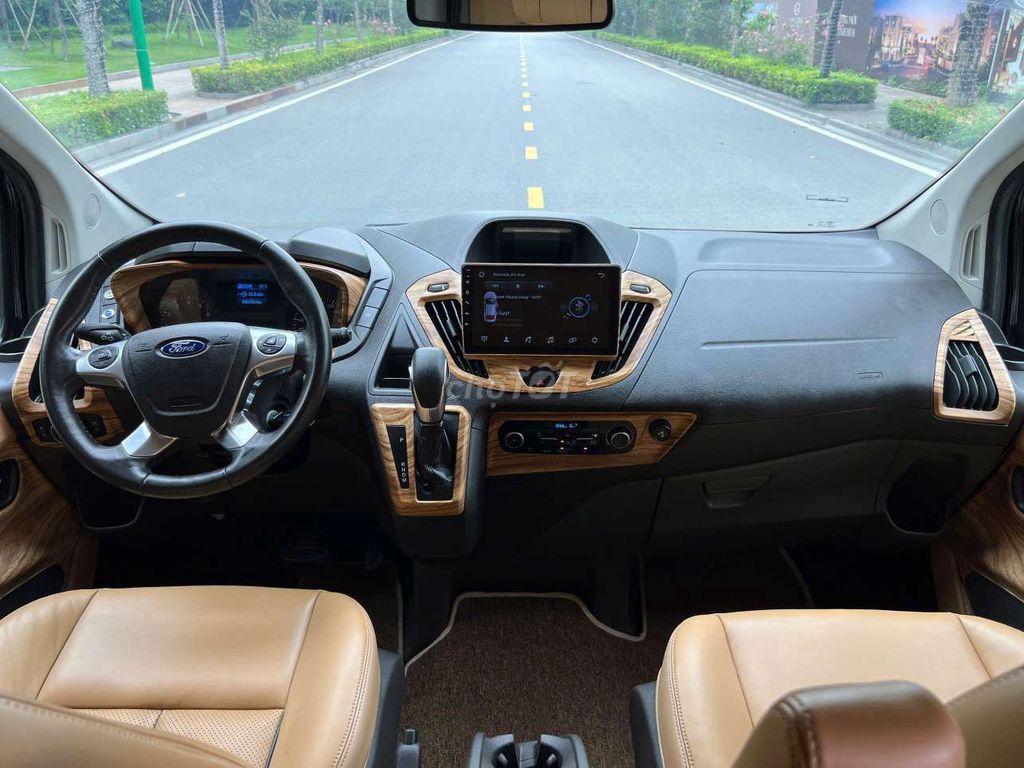 Ford Tourneo - ảnh 5