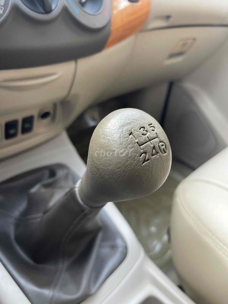 Toyota Innova 2011 - ảnh 4