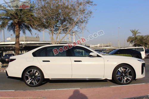 BMW 7 Series 735i M Sport 2026 - ảnh 4