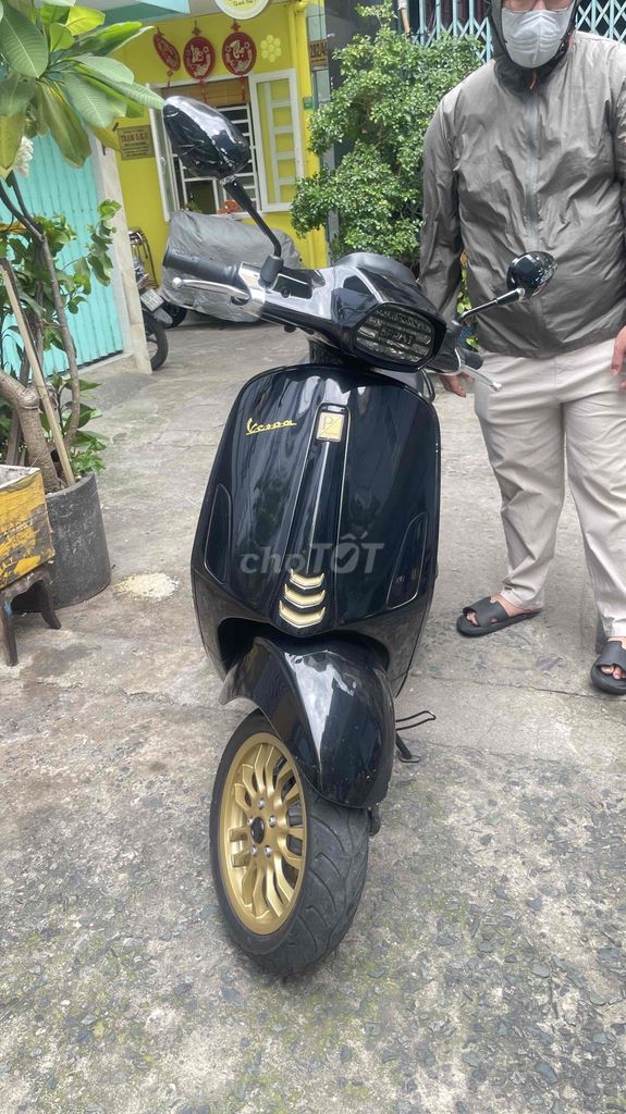 Vespa 2022 - ảnh 1