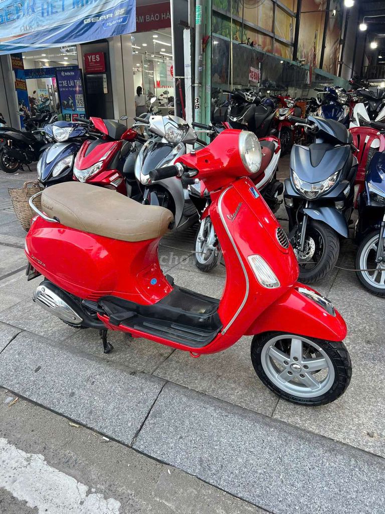 Piaggio Vespa 2012 - ảnh 3