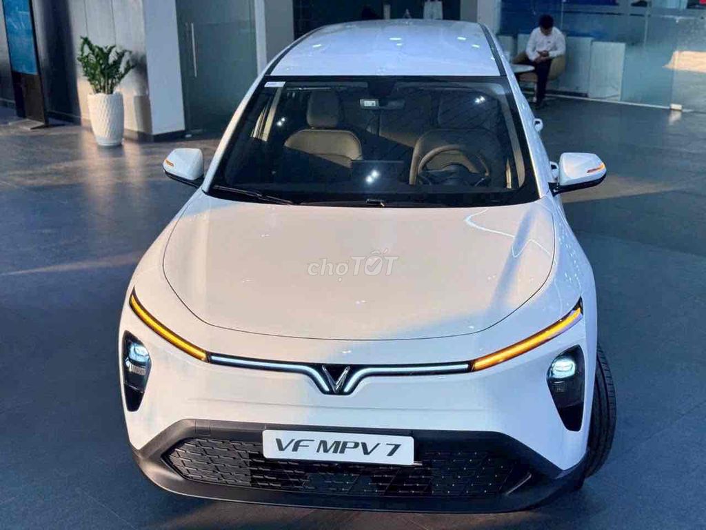 VinFast MPV 7 - ảnh 2