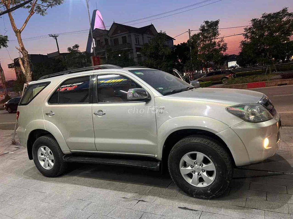 Toyota Fortuner - ảnh 1