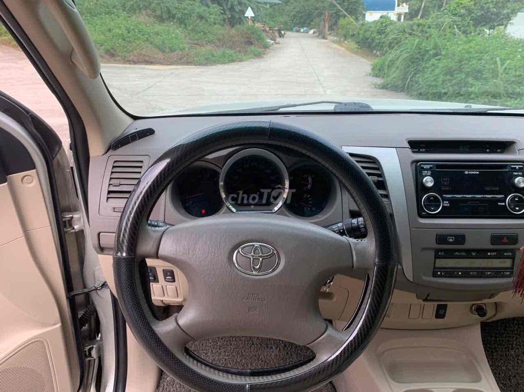 Toyota Fortuner - ảnh 3