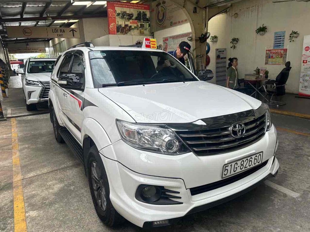 Toyota Fortuner - ảnh 1