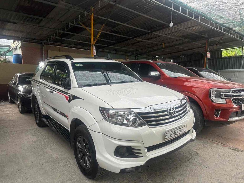Toyota Fortuner - ảnh 2