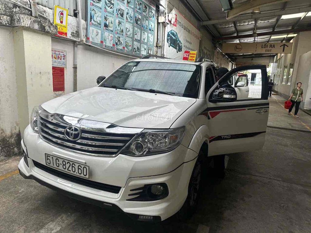 Toyota Fortuner - ảnh 3
