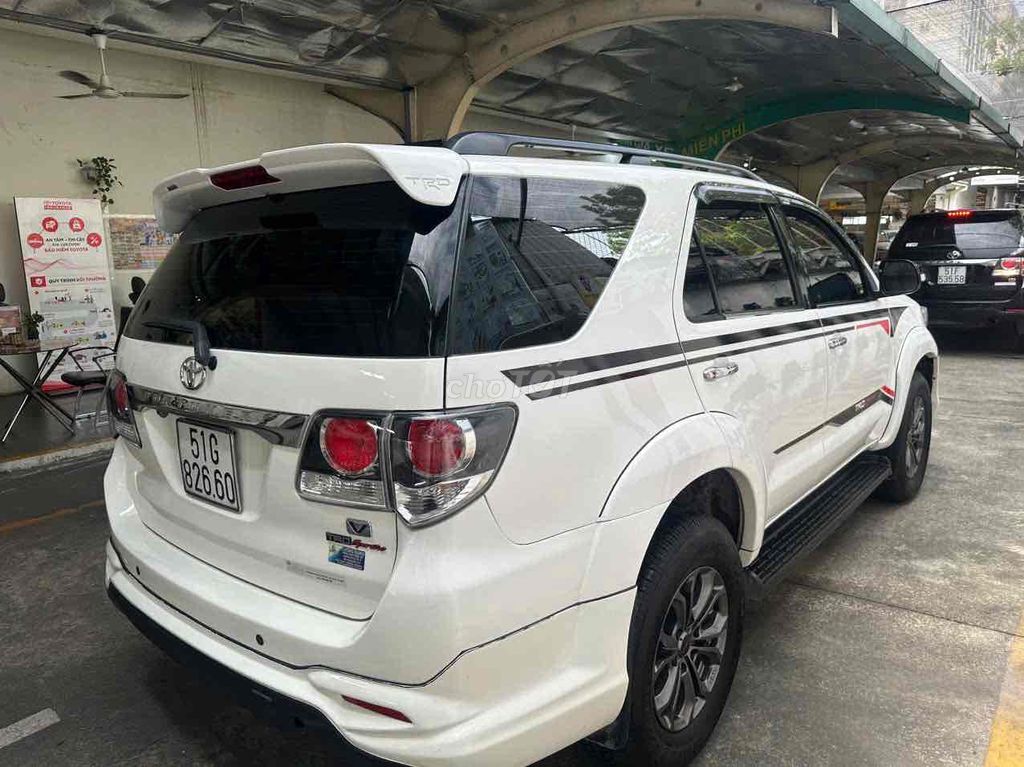 Toyota Fortuner - ảnh 4