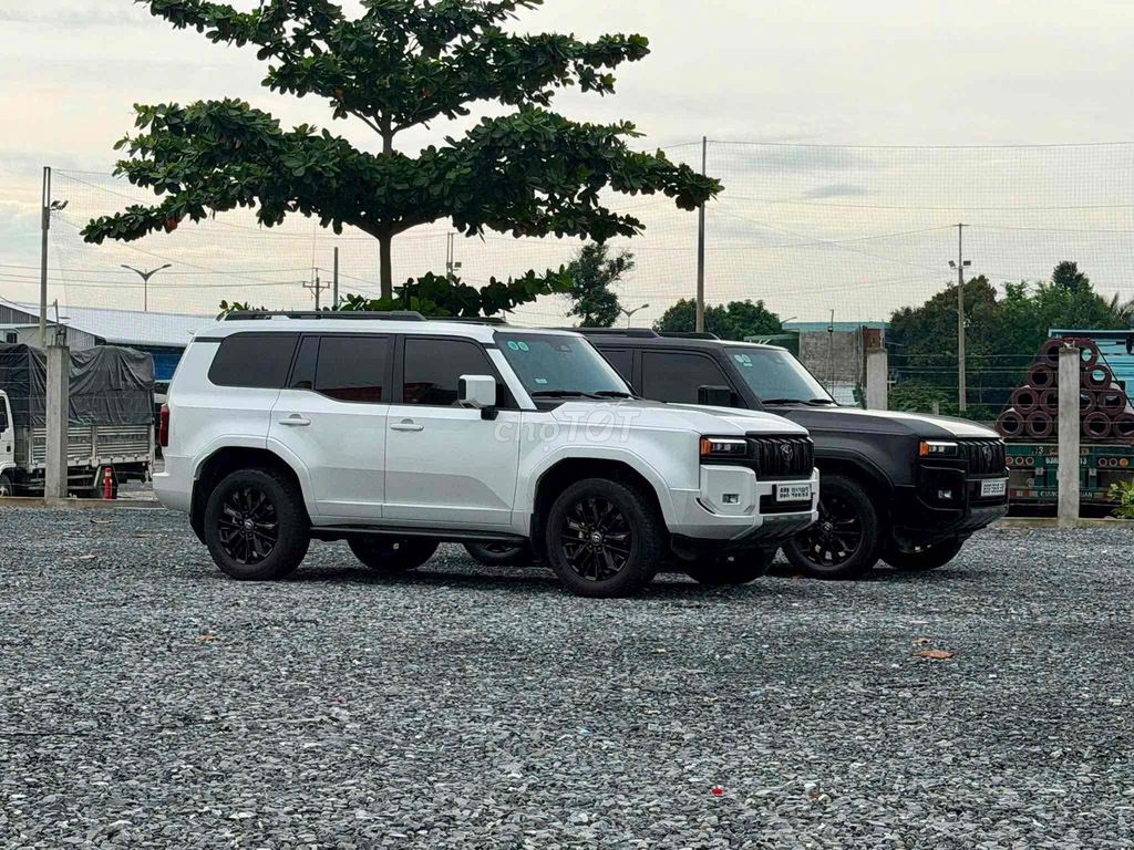 Toyota Land Cruiser Prado - ảnh 1